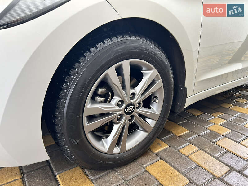 Седан Hyundai Elantra 2016 в Одессе