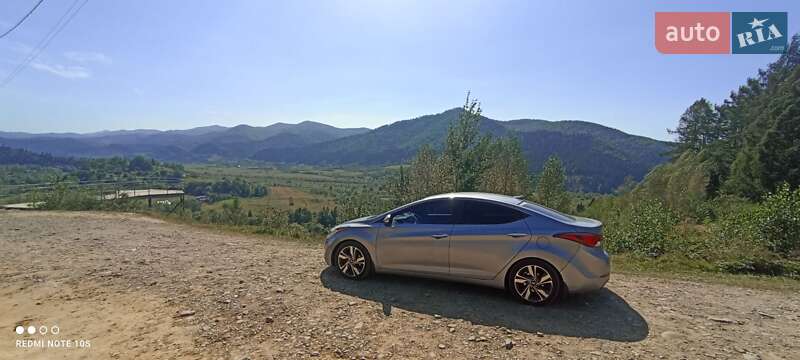 Седан Hyundai Elantra 2015 в Киеве