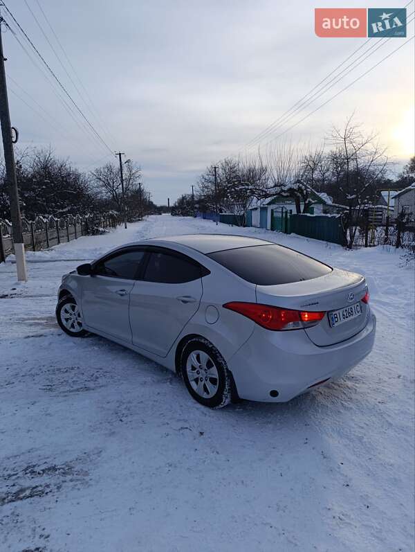Седан Hyundai Elantra 2011 в Семенівці
