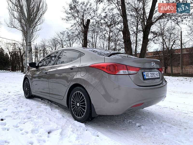 Седан Hyundai Elantra 2013 в Кривом Роге