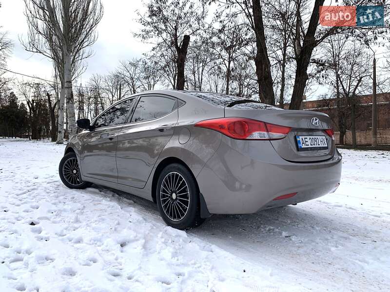 Седан Hyundai Elantra 2013 в Кривом Роге