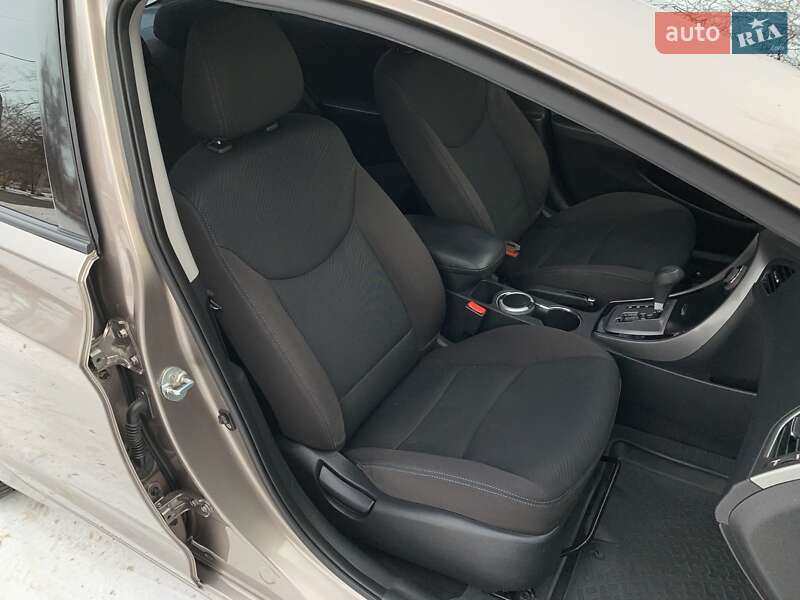 Седан Hyundai Elantra 2013 в Кривом Роге