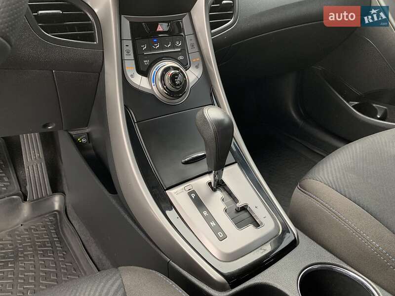Седан Hyundai Elantra 2013 в Кривом Роге