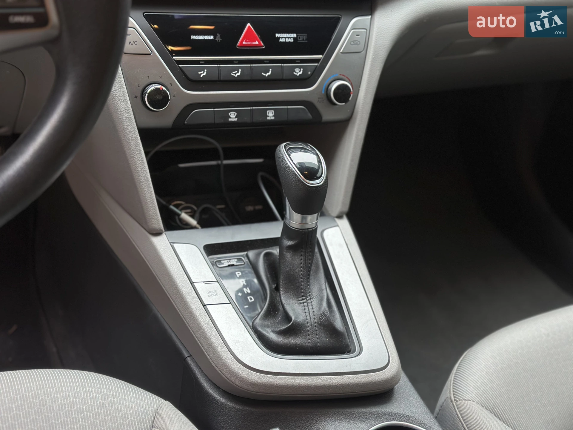 2017 Hyundai Elantra - мініатюра 12