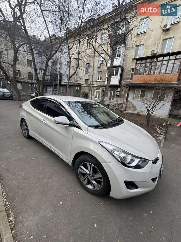 Hyundai Elantra 2013