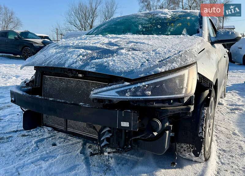 Hyundai Elantra 2019