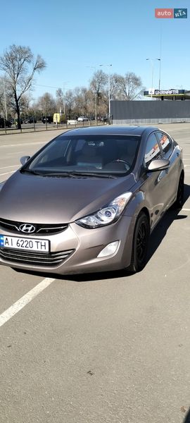 Седан Hyundai Elantra 2012 в Киеве
