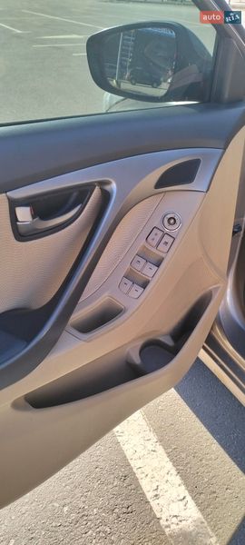 Седан Hyundai Elantra 2012 в Киеве