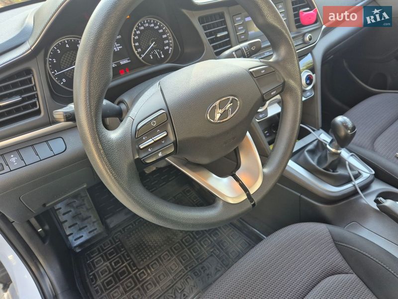 Седан Hyundai Elantra 2020 в Киеве