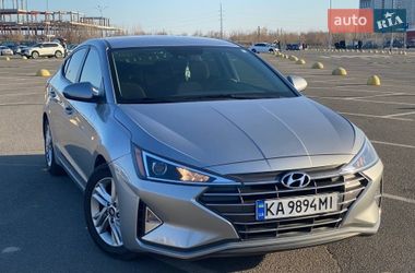 Седан Hyundai Elantra 2019 в Києві