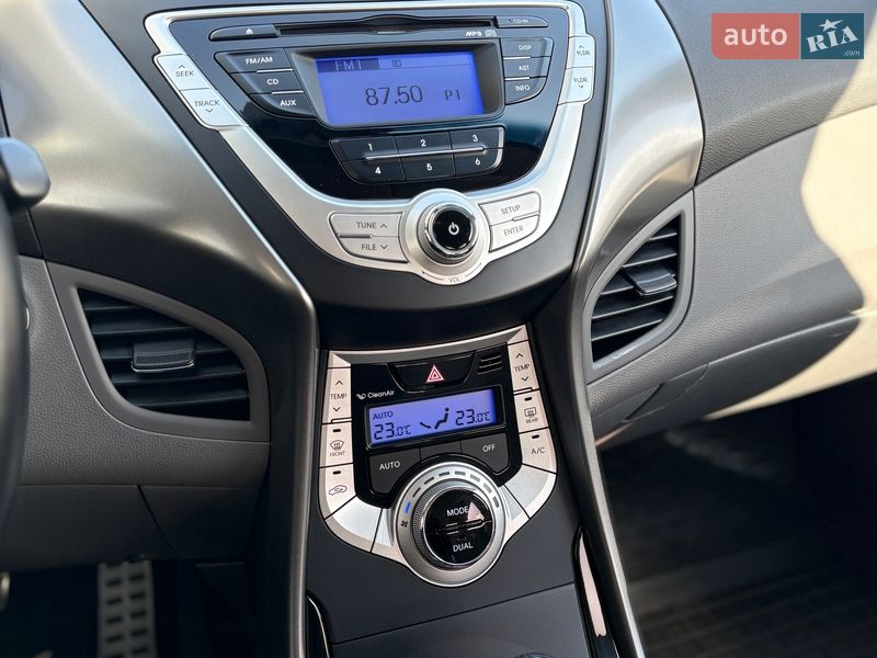 Седан Hyundai Elantra 2012 в Киеве