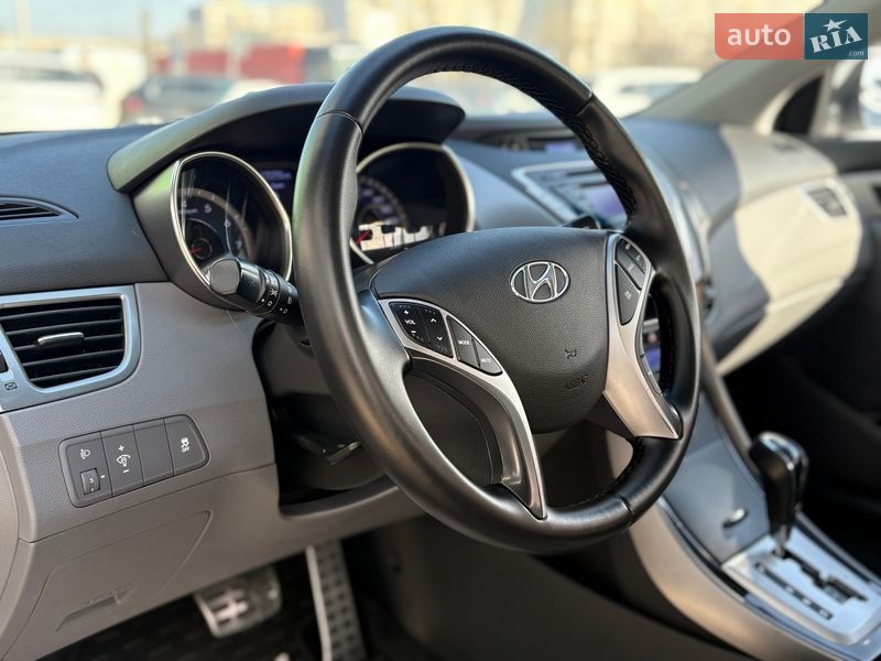 Седан Hyundai Elantra 2012 в Киеве