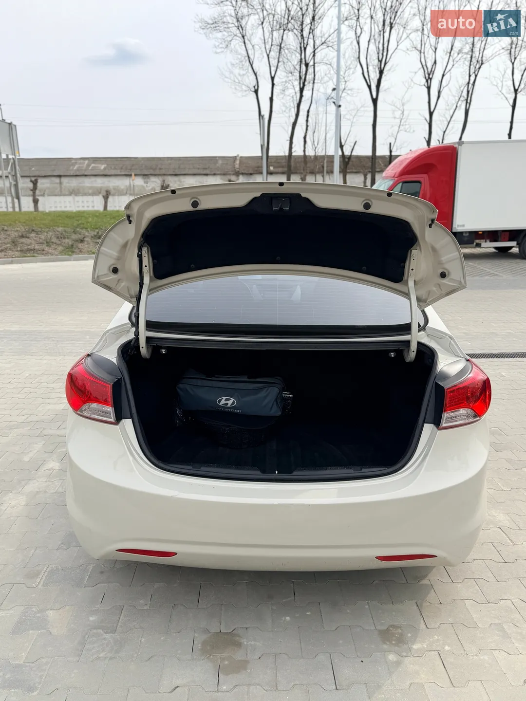2013 Hyundai Elantra - мініатюра 18