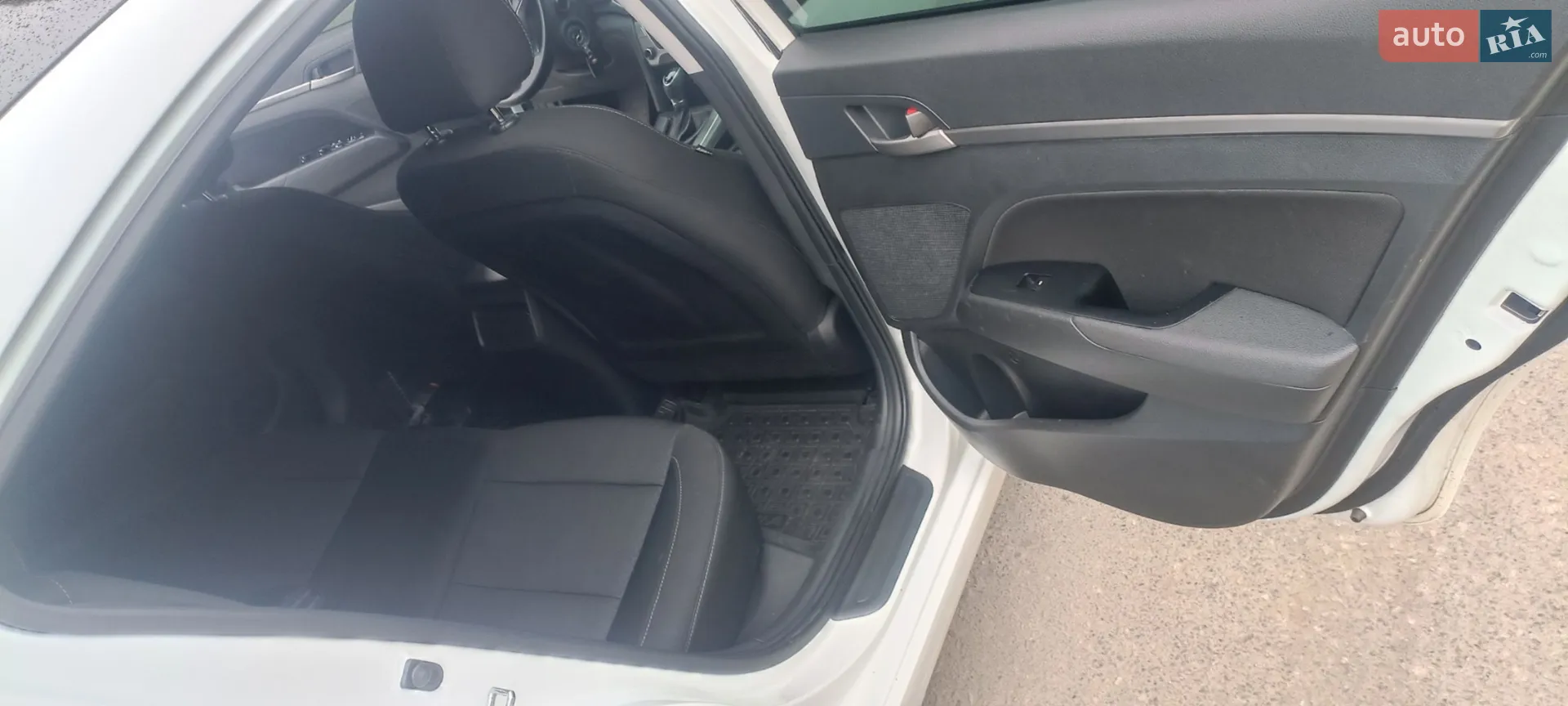 2017 Hyundai Elantra - мініатюра 11