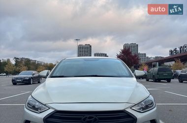 Седан Hyundai Elantra 2017 в Киеве