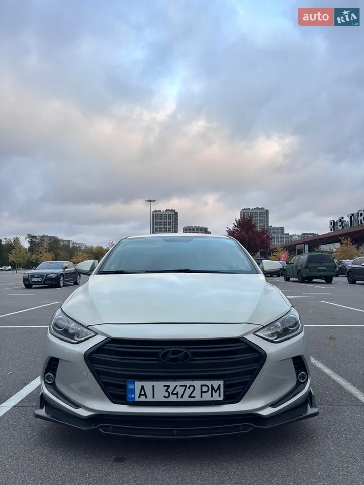 2017 Hyundai Elantra - мініатюра 17