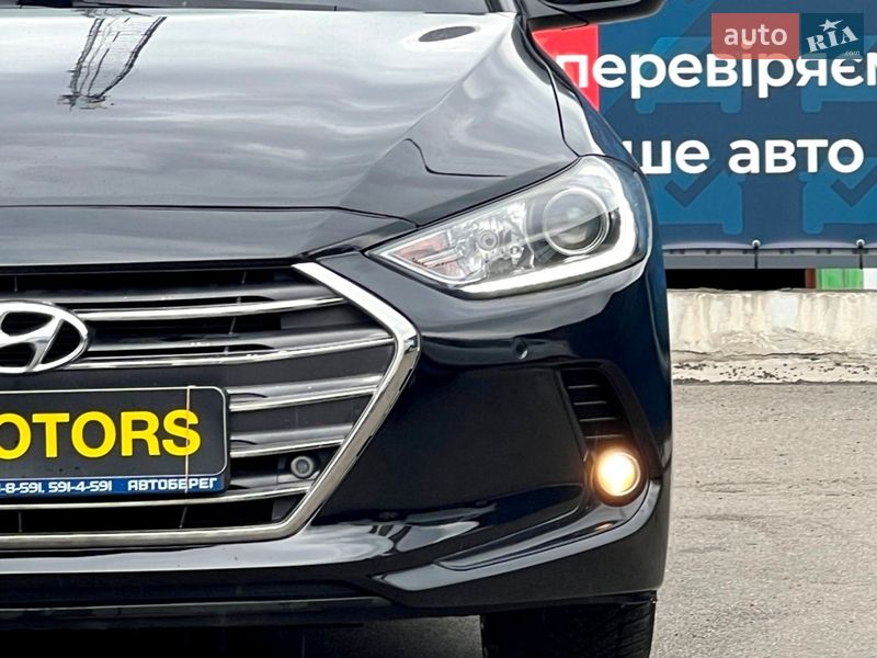 Седан Hyundai Elantra 2016 в Киеве