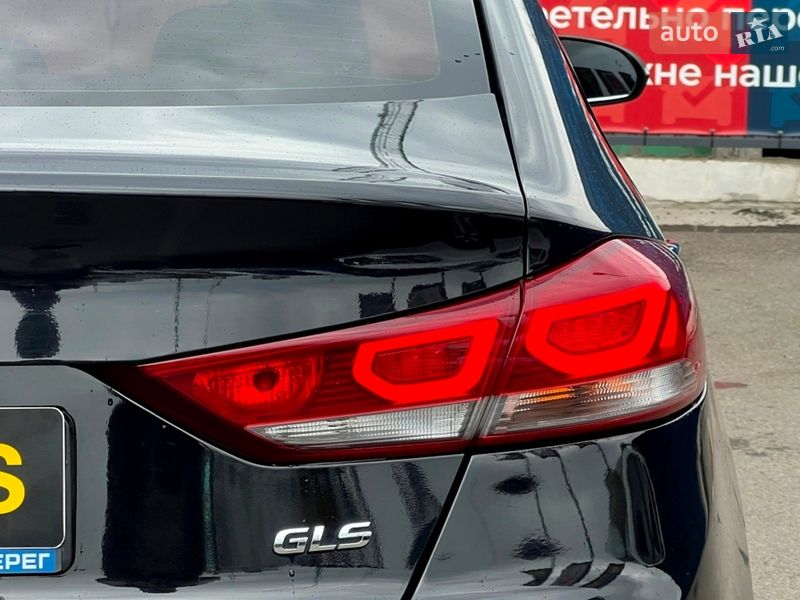 Седан Hyundai Elantra 2016 в Киеве