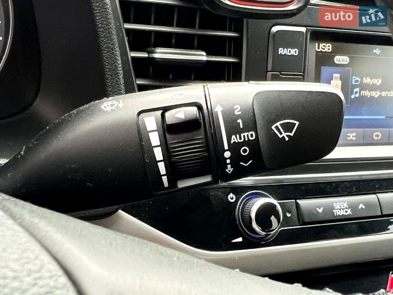 Седан Hyundai Elantra 2016 в Киеве