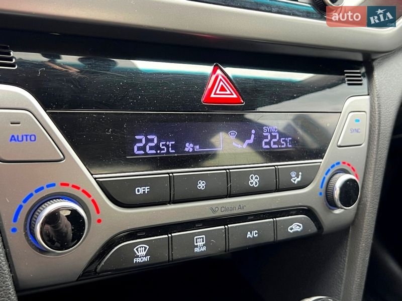 Седан Hyundai Elantra 2016 в Киеве