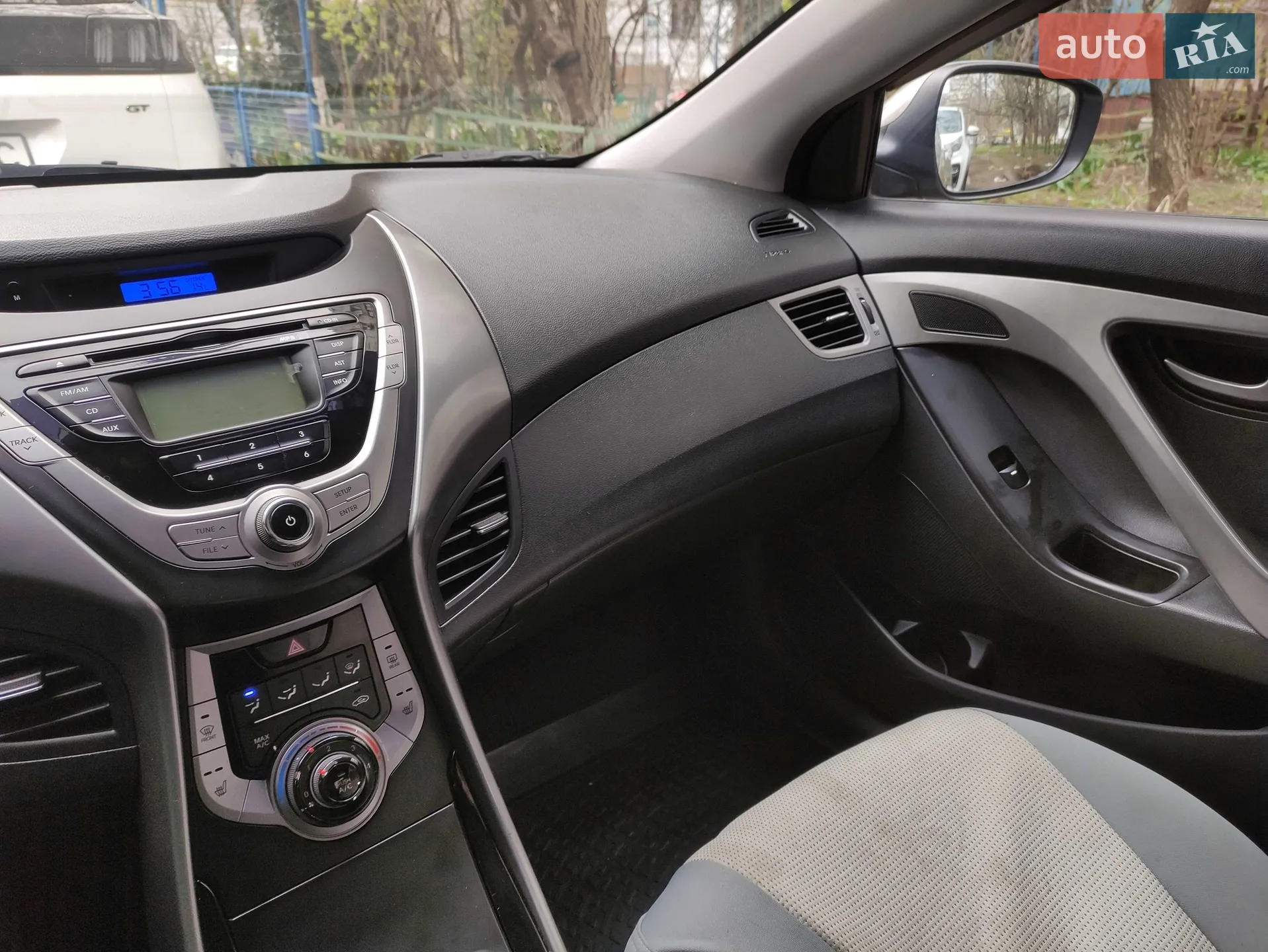 2012 Hyundai Elantra - мініатюра 11