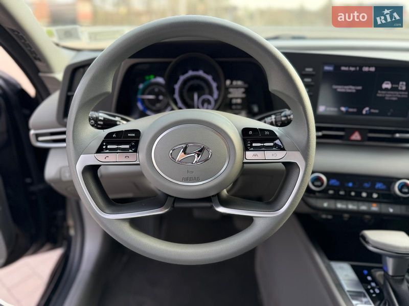 Седан Hyundai Elantra 2022 в Луцке