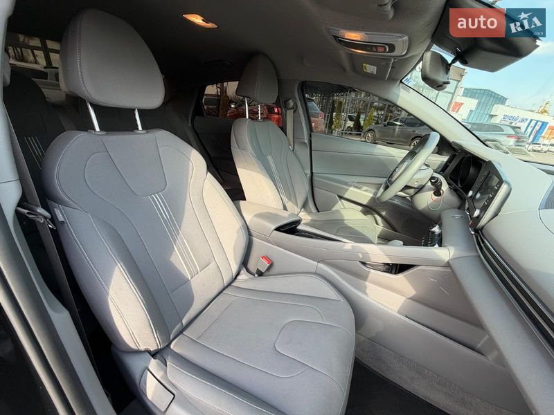 Седан Hyundai Elantra 2022 в Луцке