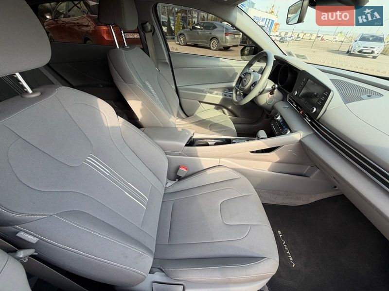 Седан Hyundai Elantra 2022 в Луцке