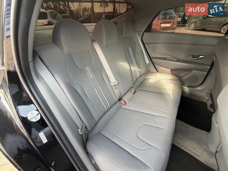 Седан Hyundai Elantra 2022 в Луцке