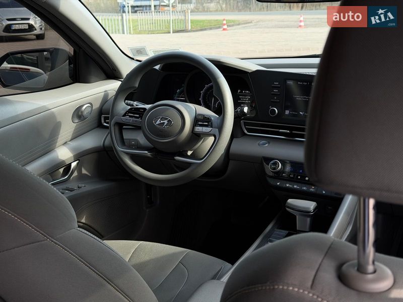 Седан Hyundai Elantra 2022 в Луцке