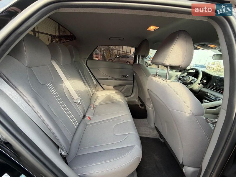 Седан Hyundai Elantra 2022 в Луцке