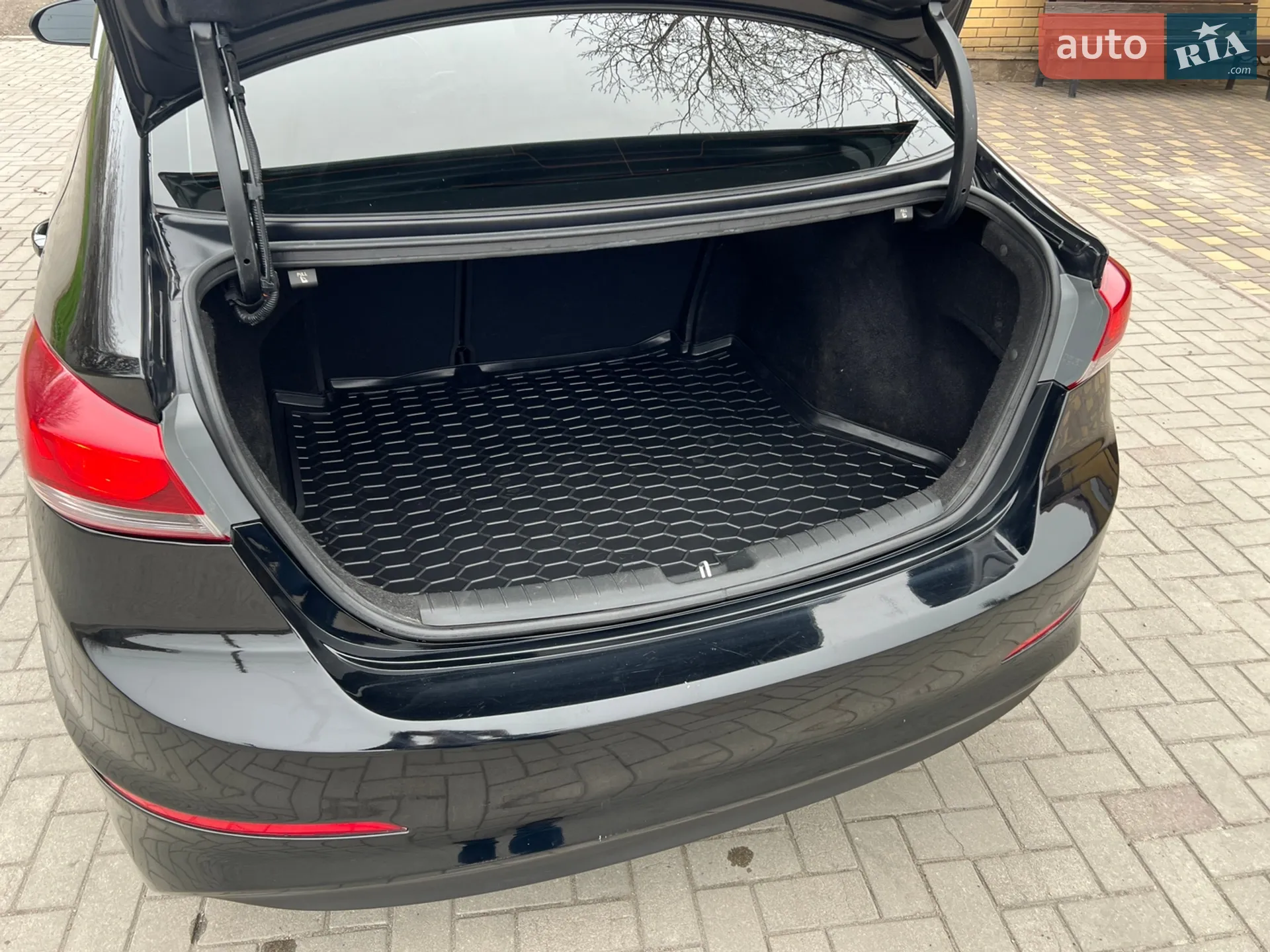 2017 Hyundai Elantra - мініатюра 16