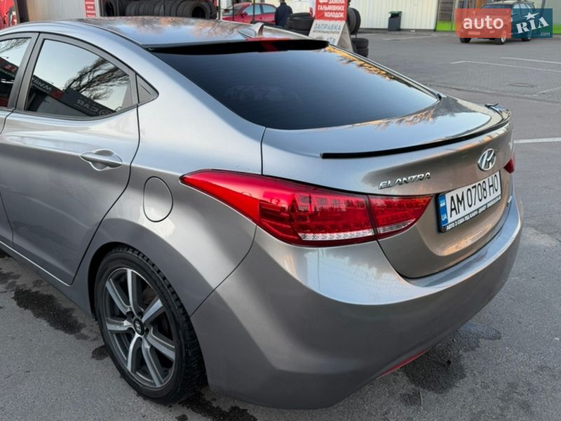 Седан Hyundai Elantra 2011 в Киеве
