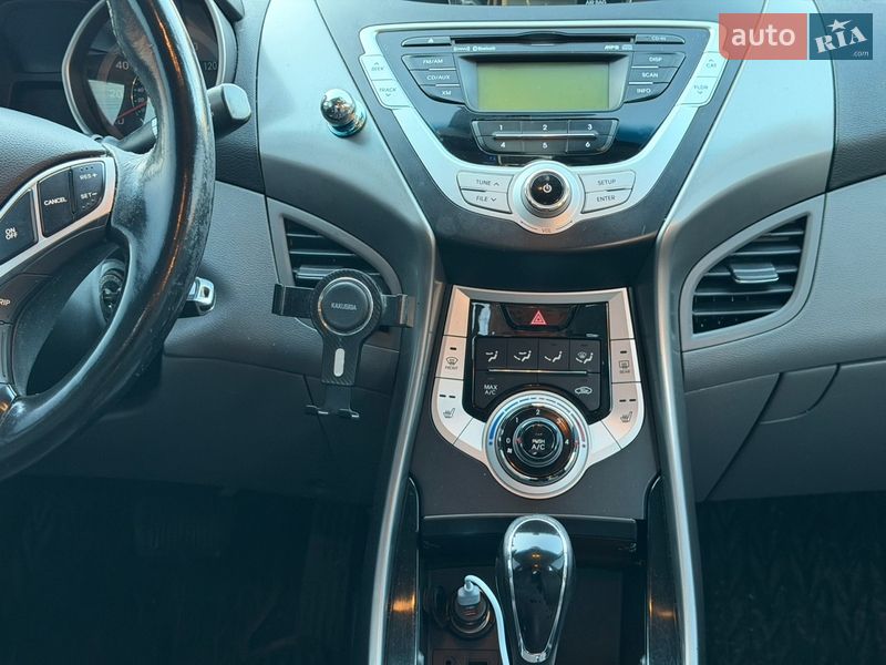 Седан Hyundai Elantra 2011 в Киеве