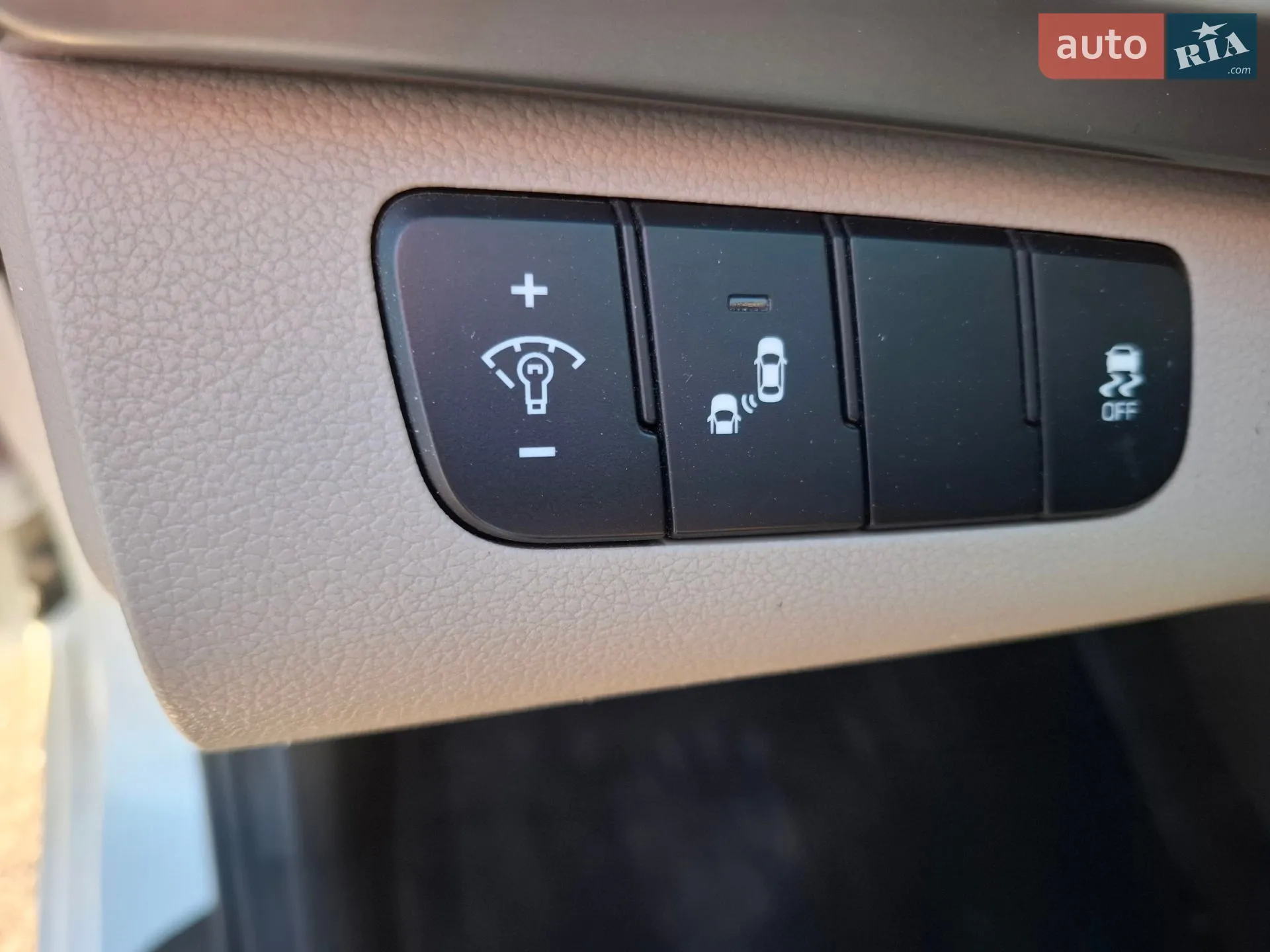 2018 Hyundai Elantra - мініатюра 20