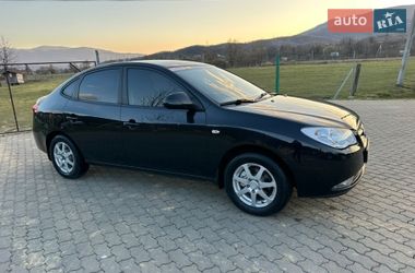 Седан Hyundai Elantra 2008 в Сваляве