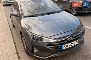 Седан Hyundai Elantra 2019 в Киеве