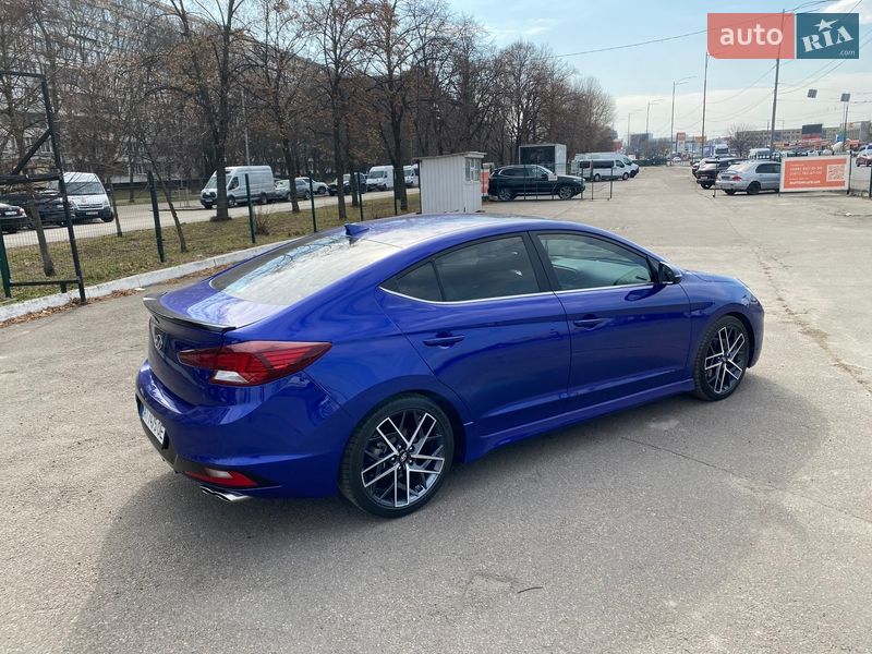Седан Hyundai Elantra 2019 в Киеве