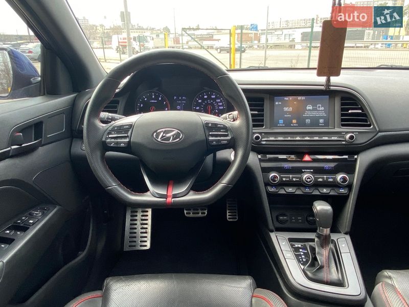 Седан Hyundai Elantra 2019 в Киеве