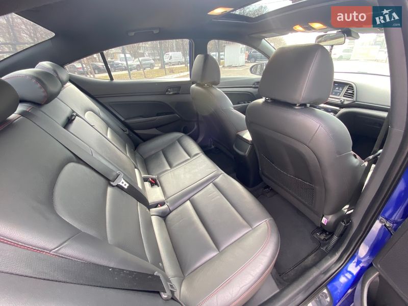 Седан Hyundai Elantra 2019 в Киеве