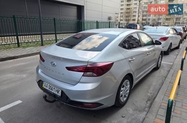 Седан Hyundai Elantra 2018 в Киеве