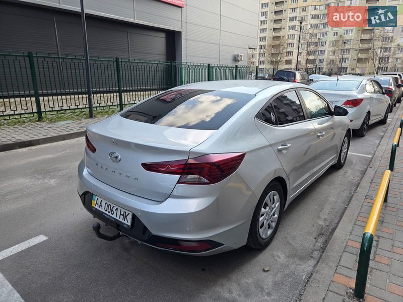 Седан Hyundai Elantra 2018 в Киеве