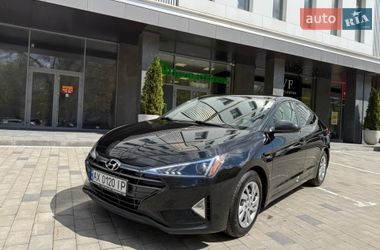Седан Hyundai Elantra 2019 в Днепре