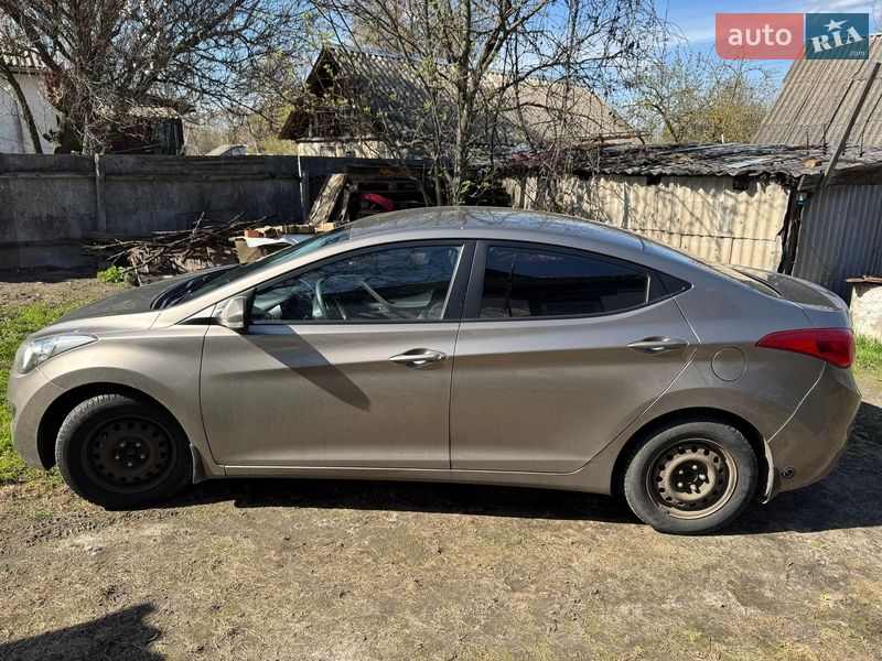 Hyundai Elantra 2011