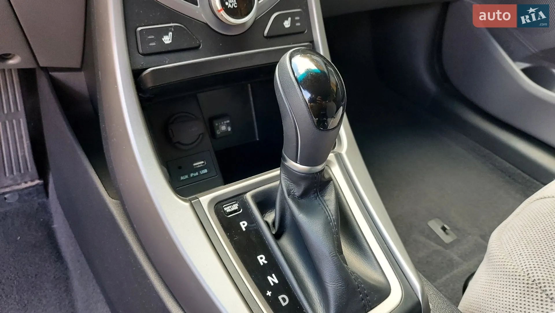 2014 Hyundai Elantra - мініатюра 17
