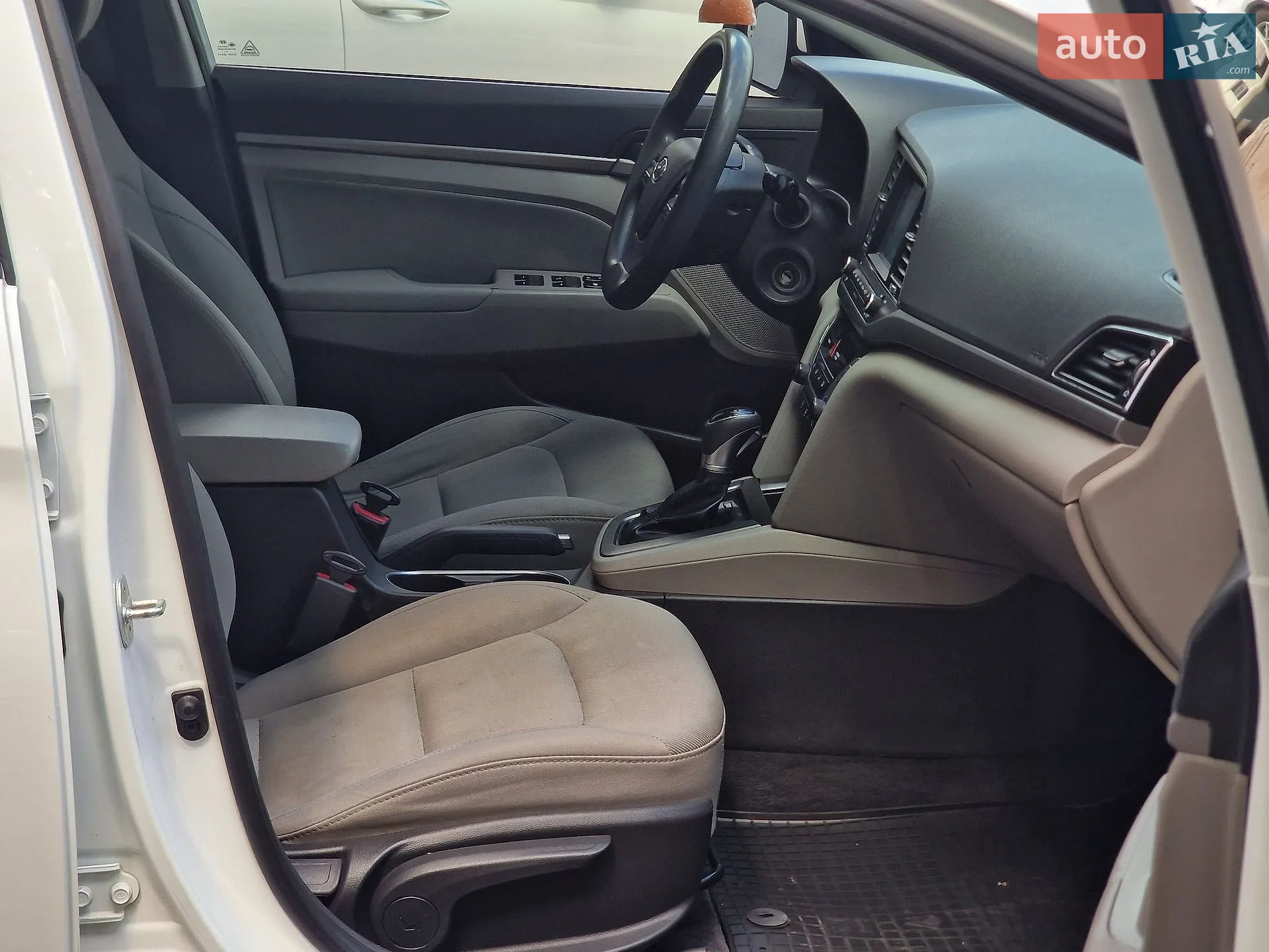 2017 Hyundai Elantra - мініатюра 48