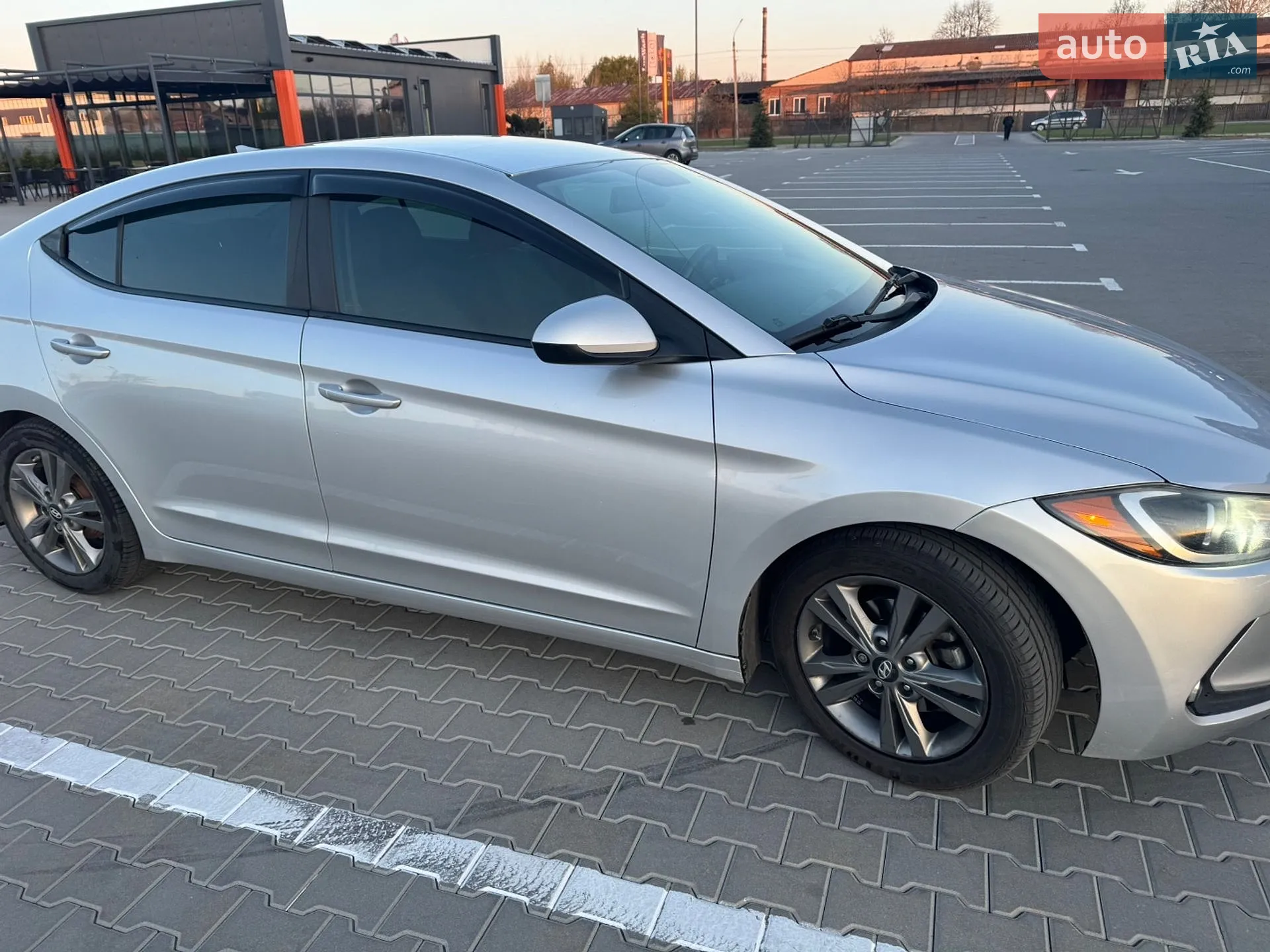 2016 Hyundai Elantra - мініатюра 8