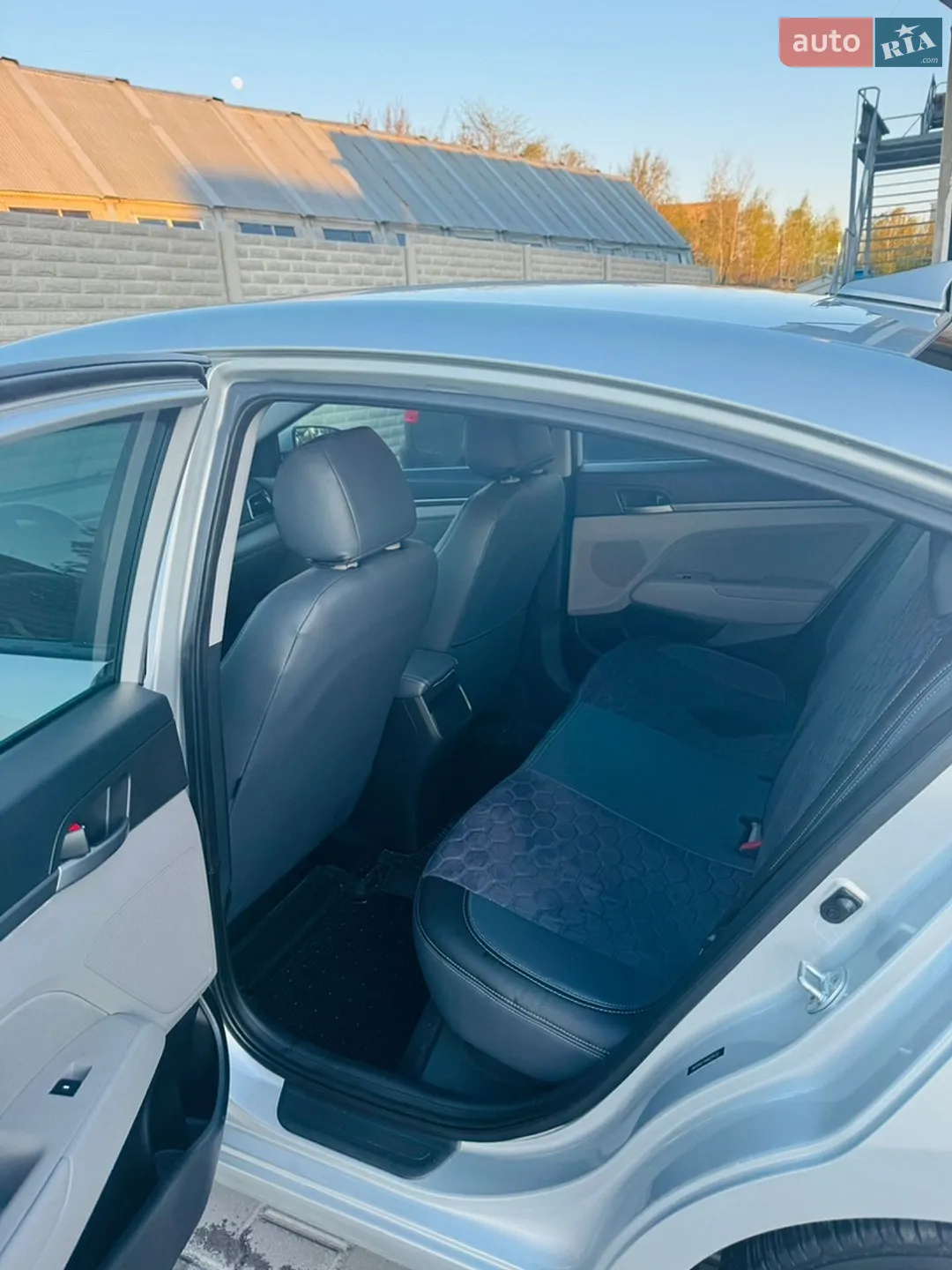2016 Hyundai Elantra - мініатюра 13