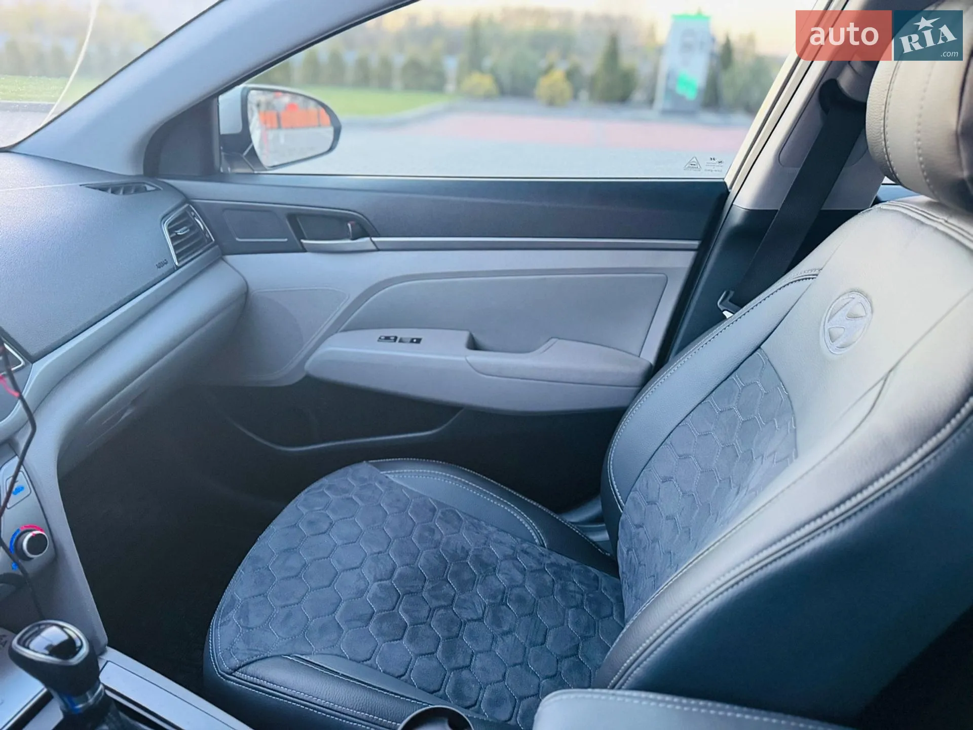 2016 Hyundai Elantra - мініатюра 18