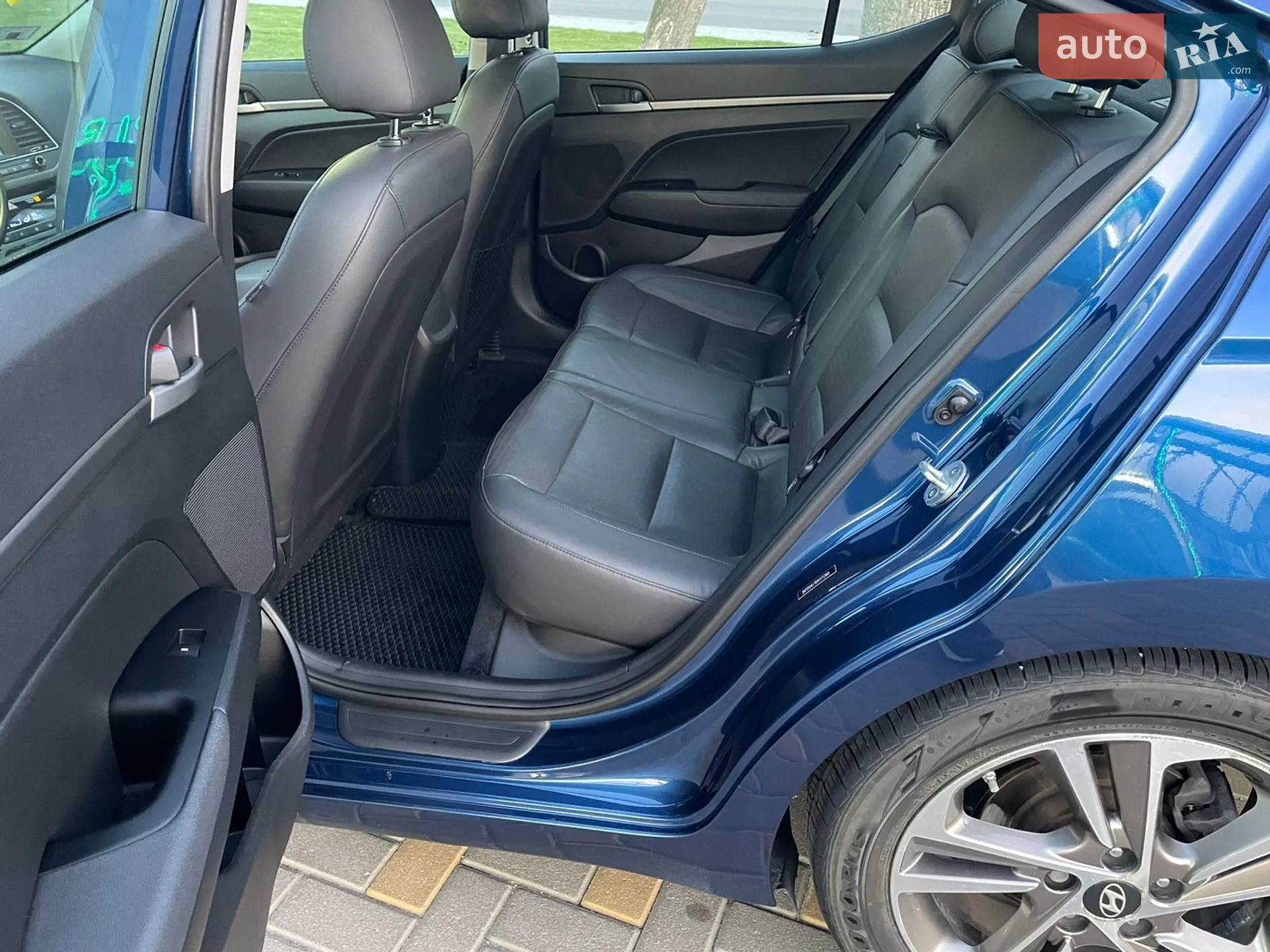 2016 Hyundai Elantra - мініатюра 19
